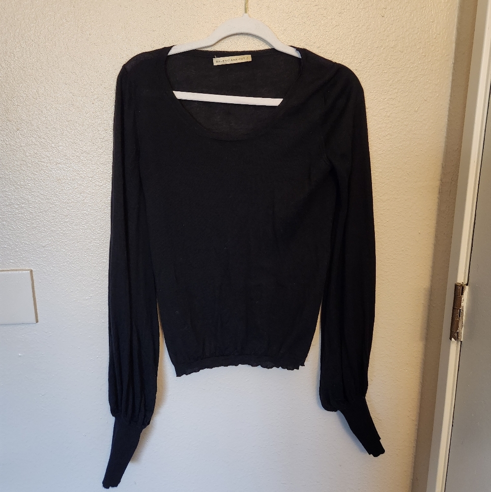 Black thin long sleeve shirt